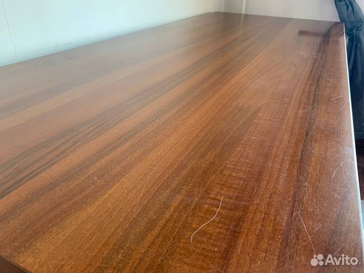 Письменный стол из массива дерева