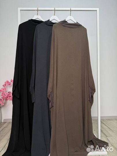 Издали одежда