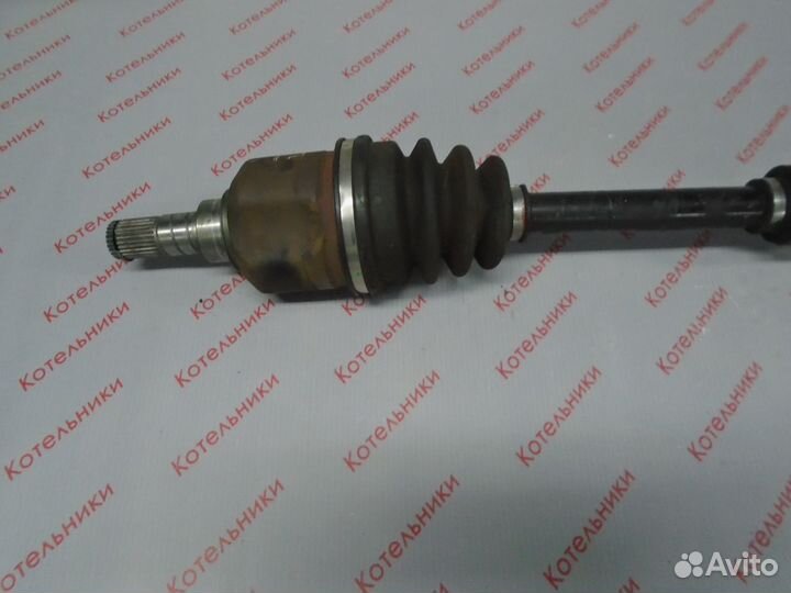 Nissan 39100-AU310 Вал приводной правый