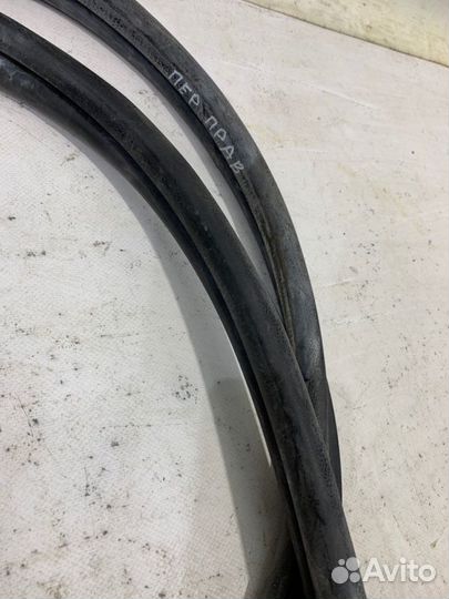 Уплотнитель проема двери передний правый Fiat