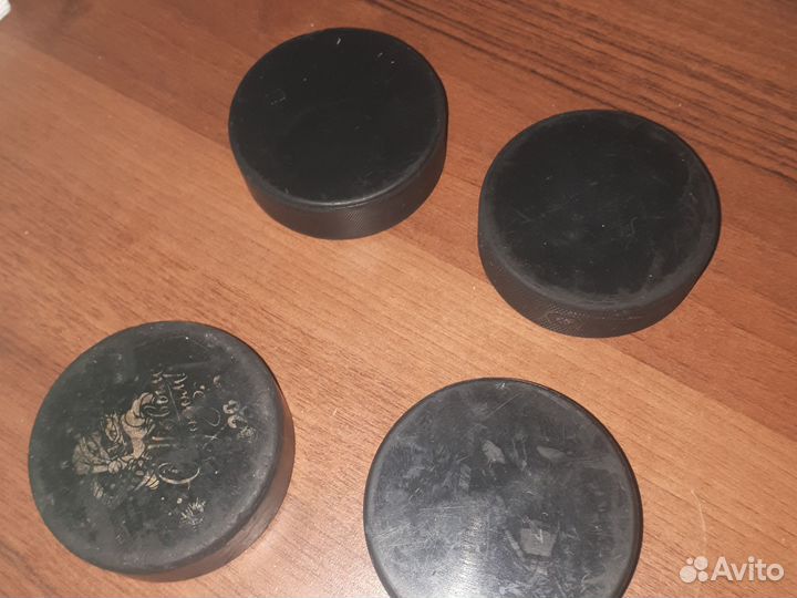 Хоккейные шайбы