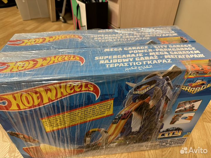 Hot wheels mega garage