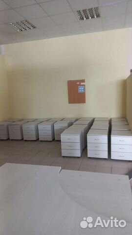 Тумбочка на колесах