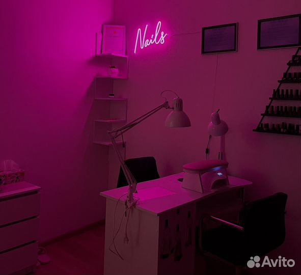 Маникюр в салоне