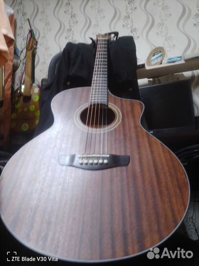 Акустическая гитара