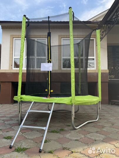 Батуты большие и маленькие