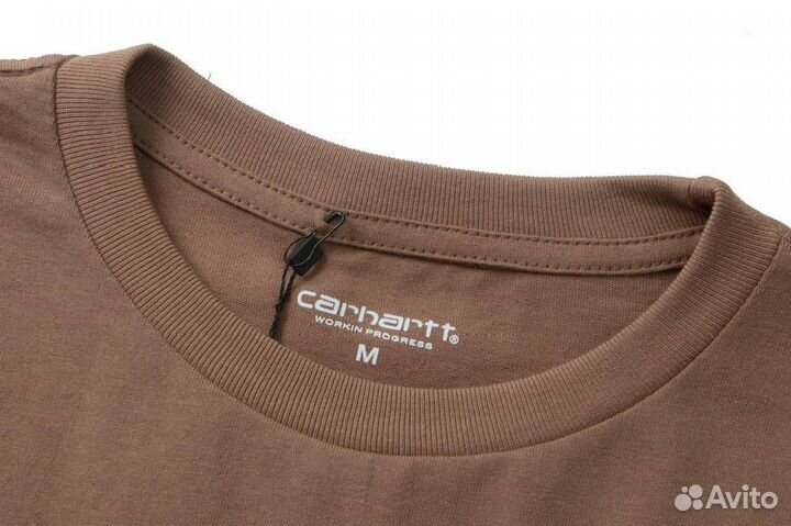 Коричневая футболка Carhartt. Кармашек на груди