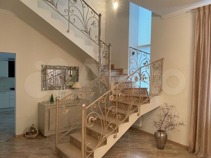 Коттедж 275 м² на участке 12,5 сот.