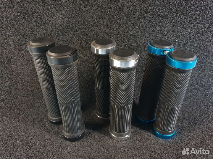 Грипсы на фиксаторах с заглушками (за пару)