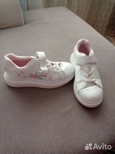 Кроссовки для девочки 34