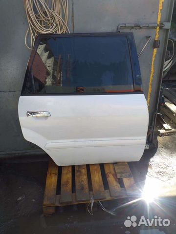 Дверь задняя Mitsubishi Chariot Grandis n84w