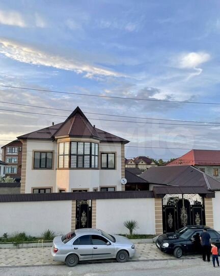 Дом 220 м² на участке 4 сот.