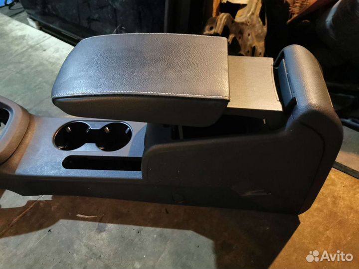 Подлокотник для VW jetta 6, чёрная кожа