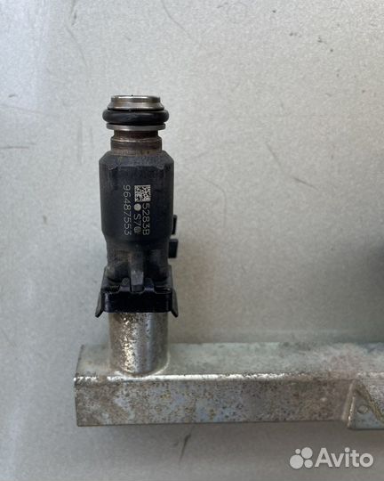 Топливная рампа с форсунками Chevrolet Cruze 1.6