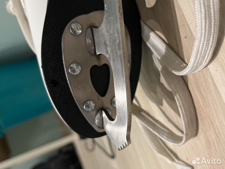 Коньки фигурные, 35