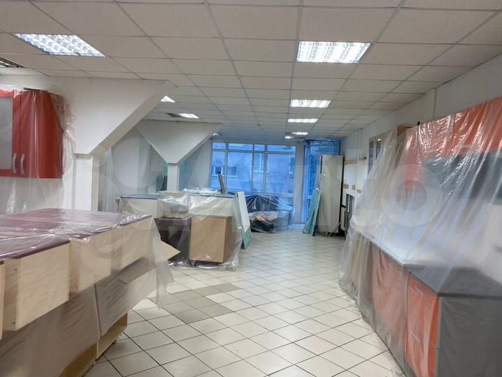 Под торговлю, офис, спорт-зал 550 м² на 2 этаже