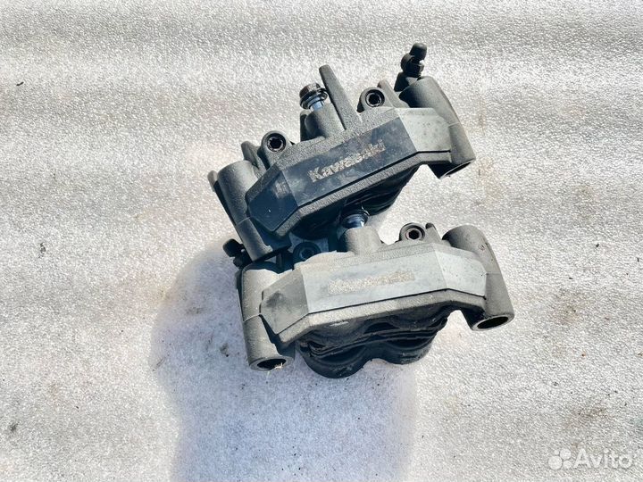 Kawasaki Z1000SX 2018 передние суппорта