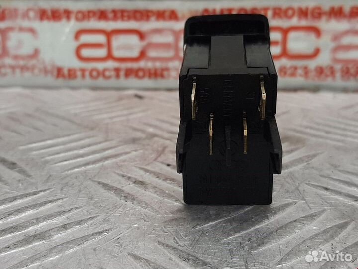 Кнопка обогрева заднего стекла Volkswagen Golf