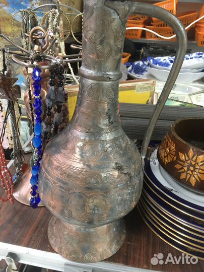 Старинные кувшины и котлы из бронзы и меди