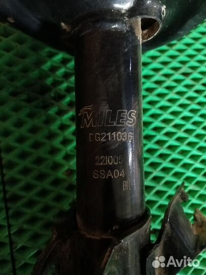 Амортизатор передний правый Nissan Maxima A33