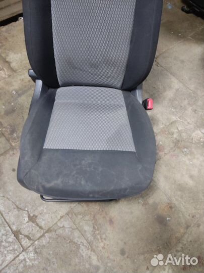 Сидение переднее правое Volkswagen Polo SED RUS