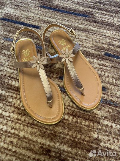 Сандалии новые