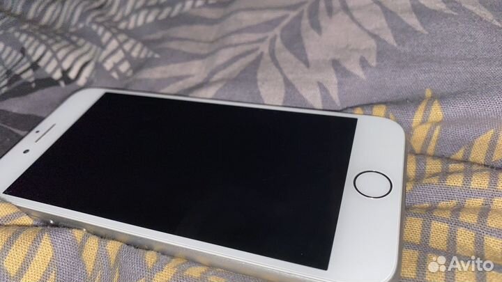 Телефон iPhone 8 64 gb