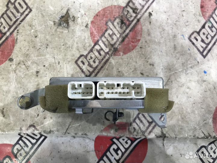 Электронный блок toyota crown majesta UZS173 1UZ-F