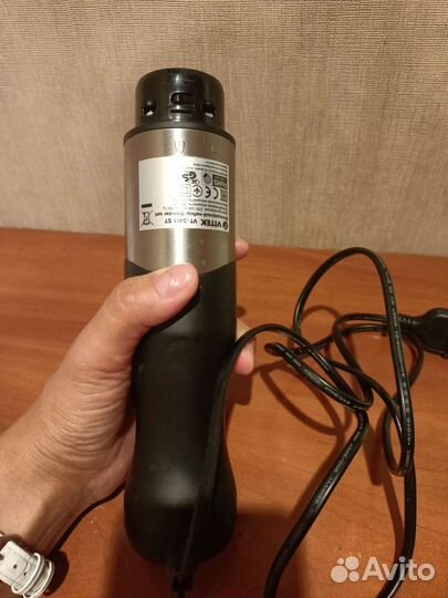 Блендер Vitek VT-3411 ST без насадок