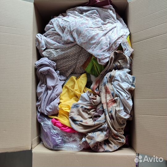 Продаю старые вещи 50-52 размер одним пакетом