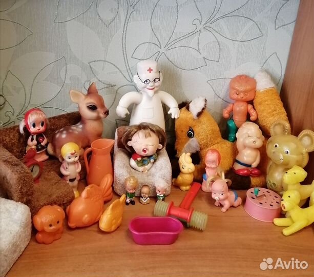 Пакетом игрушки СССР и Югославия