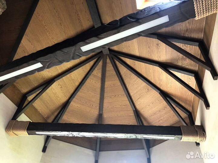 Деревянный потолок из массива дерева