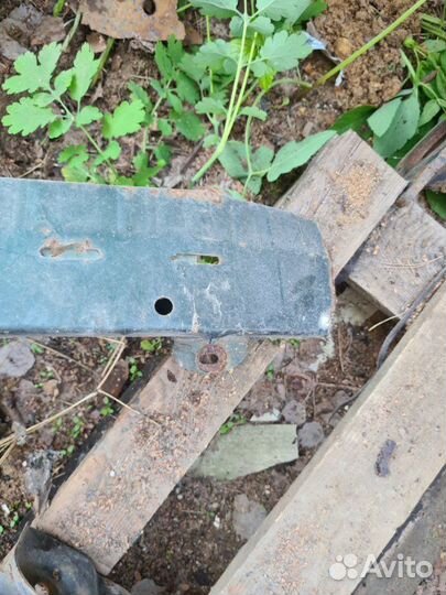 Усилитель бампера задний Toyota Corolla E120 2003