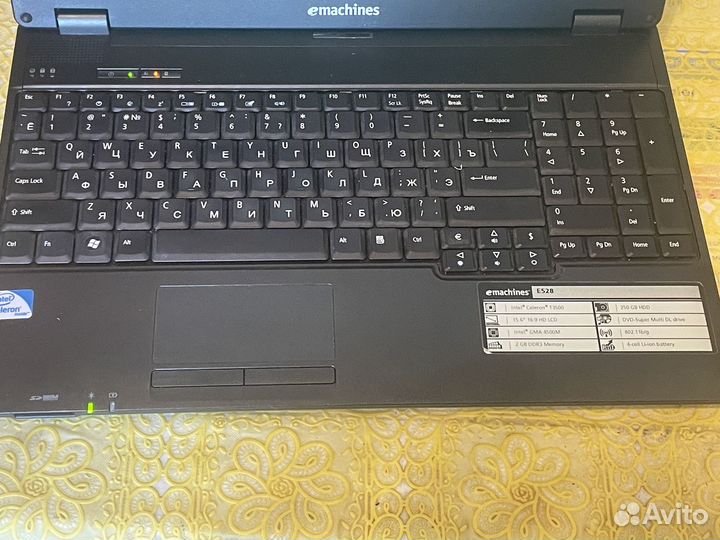 Ноутбук emachines e528