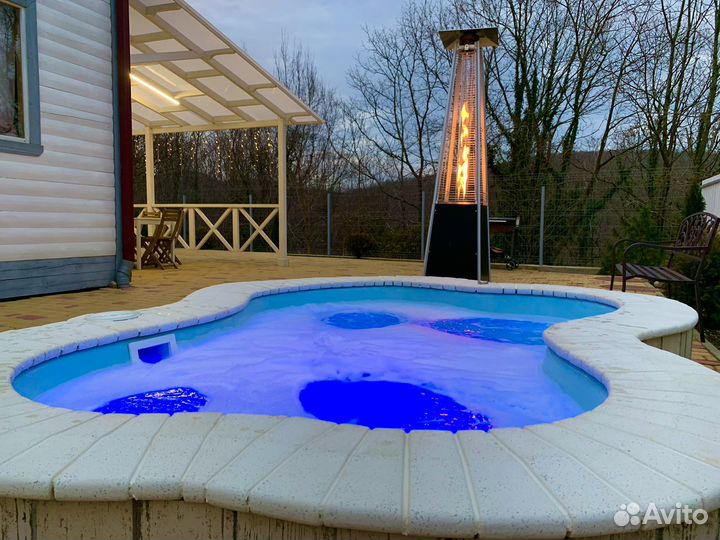 Сауна-баня с банным чаном, с горячим спа-бассейном