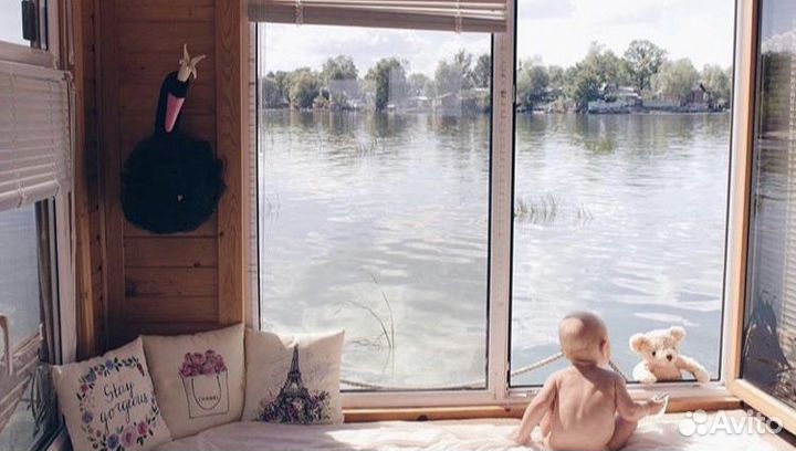 Продаю настенный декор- чёрный лебедь