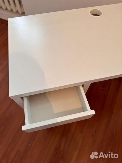 Стол для маникюра маникюрный столик