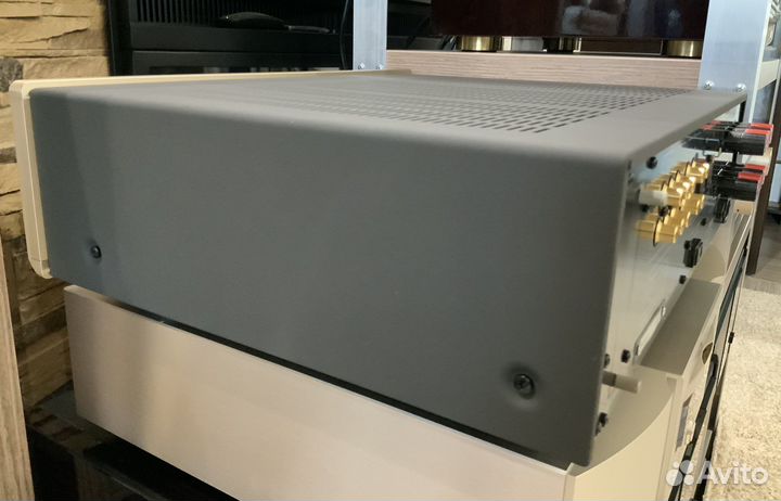 Accuphase E-212 интегральный усилитель