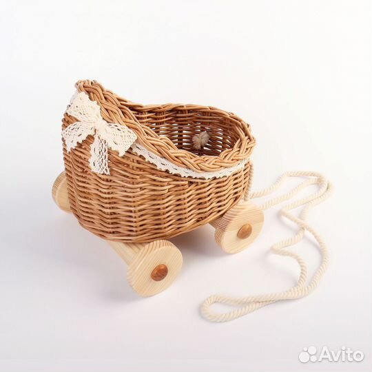 Плетеная коляска каталка