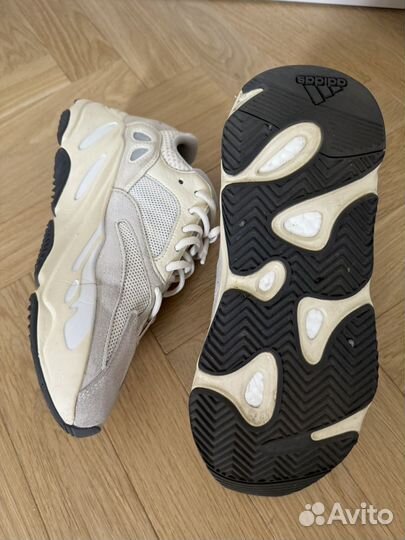 Кроссовки adidas Yeezy Boost 700 Оригинал