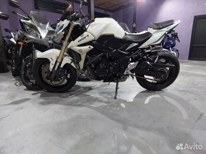 Suzuki GSR750