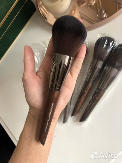 Кисть для пудры Make Up For Ever 130 новая