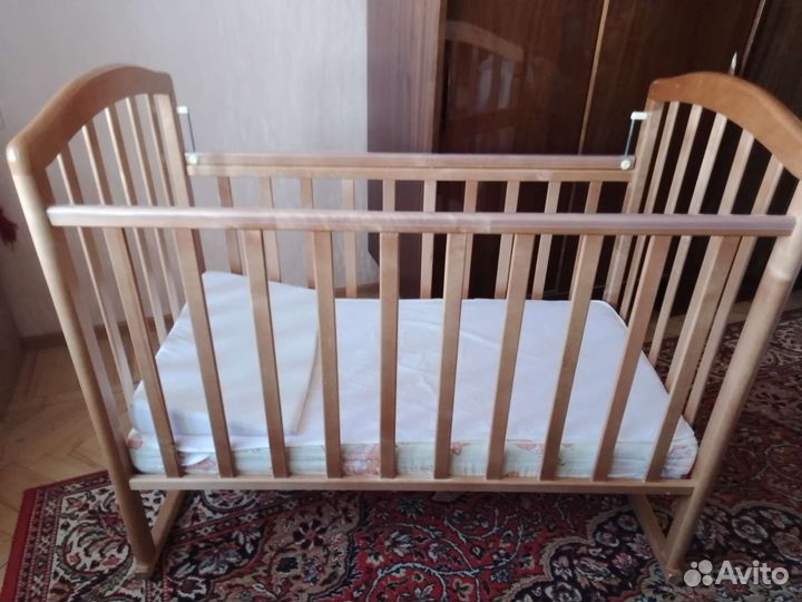 Детская кроватка + ходунки
