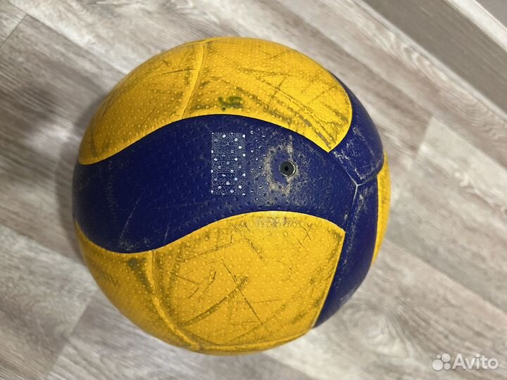 Волейбольный мяч mikasa v200w бу