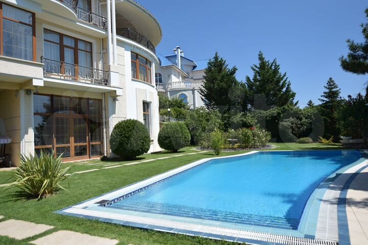 Дом 530 м² на участке 10 сот.