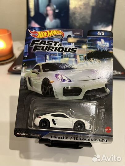Hor Wheels Premium Porsche Cayman GT4