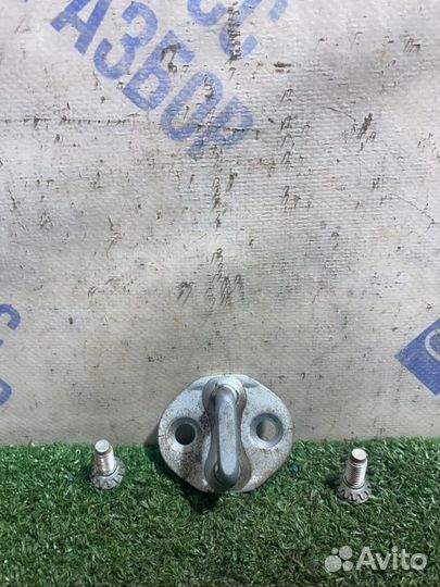 Ответная часть замка двери передняя правая