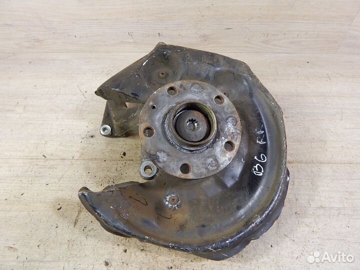 Кулак поворотный задний правый Vw Passat B6