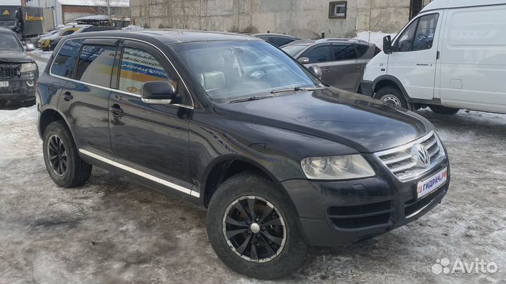 Кулак поворотный задний правый Volkswagen Touareg