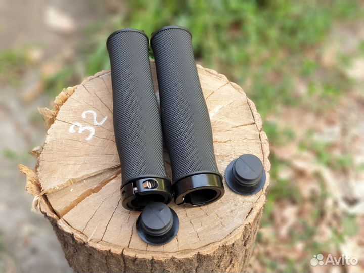 Грипсы для велосипеда с фиксатором